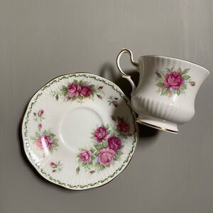 QUEEN’S FINE BONE CHINA ROSE TEACUP AND SAUCER LOVELY MADE IN ENGLAND